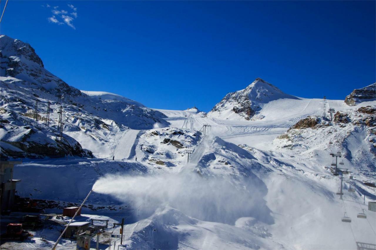 Hotel Petit Palais Breuil-Cervinia Exterior photo